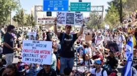 
Aksi demo warga Israel menyerukan diakhirinya perang Gaza. (Foto: AFP)