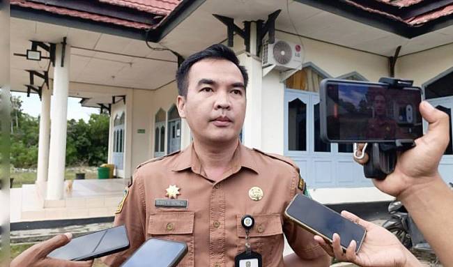 
Sekretaris Badan Kesbangpol Kotim Eddy Hidayat Setiadi di Sampit, Selasa (5/8/2025). (ANTARA/Devita Maulina)