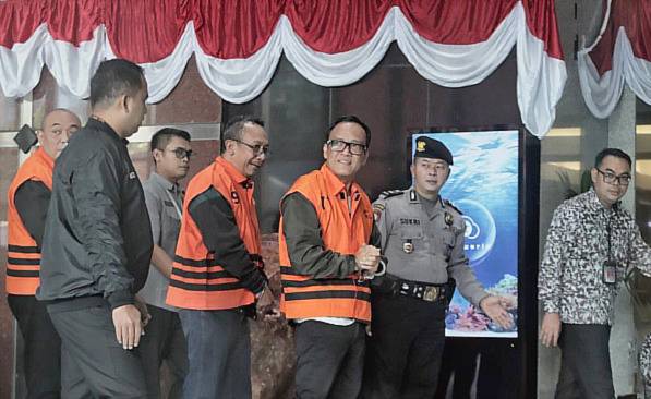 
KPK membuka peluang untuk menerapkan Pasal Tindak Pidana Pencucian Uang (TPPU) dalam kasus dugaan korupsi eks Wamen Ketenagakerjaan RI Immanuel Ebenezer cs. (CNNIndonesia/Adhi Wicaksono)
