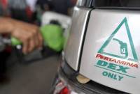 Foto Ilustrasi - Petugas mengisi bahan bakar pertamina dex ke kendaraan di SPBU Racing Centre Makassar, Sulsel. (ANTARA FOTO/Yusran Uccang)