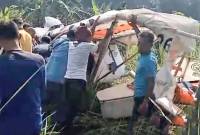 Tangkapan Layar -- masyarakat mengevakuasi pesawat latih sipil Quicksilver GT500 di Ciampea, Kabupaten Bogor, Jawa Barat, Minggu (3/8/2025). (ANTARA/HO-WA Group)