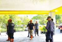 Tim Pusat Laboratorium Forensik (Puslabfor) Polri Cabang Surabaya melakukan analisis lokasi kebakaran gedung Rektorat ULM di Banjarmasin, Jumat (1/8/2025). (ANTARA/Firman)