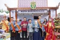 Stan Pemkot Banjarmasin dalam berpartisipasi pada gelar Pasar Malam Indonesia dalam rangkaian Rapat Kerja Nasional Jaringan Kota Pusaka Indonesia (JKPI) ke-11 tahun 2025 di Yogyakarta, Rabu (6/8/2025). (ANTARA/HO-Humas Pemkot Banjarmasin)