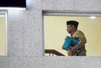 Mantan Menteri Agama Yaqut Cholil Qoumas berjalan ke ruang pemeriksaan di Gedung Merah Putih KPK, Jakarta, Kamis (7/8/2025). (ANTARA FOTO/Indrianto Eko S)