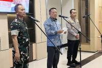 Ketua Pelaksana Satgas PKH sekaligus Jampidsus Kejaksaan Agung Febrie Adriansyah (tengah) berbicara dalam konferensi pers di Jakarta, Jumat (12/9/2025). (ANTARA/Nadia P Rahmani)
