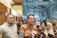 Menteri Hukum Supratman Andi Agtas memberikan keterangan pada pers di Kawasan Parlemen, Jakarta, Jumat (26/9/2025). (ANTARA/Aria Ananda)
