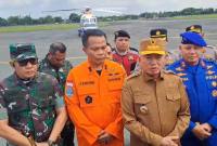 Gubernur Kalsel saat berada di Lanud Syamsudin Noor dalam rangka pencarian helikopter hilang. Foto : MC Kalsel