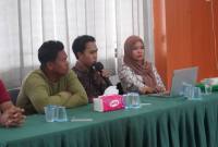 Teks foto : Presentasi salah satu desa di acara asistensi penyusunan kelayakan usaha BUMDesa di Kecamatan Awayan., Balangan. foto: MC Balangan