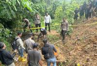 Penemuan dua mayat laki-laki di kebun Alpukat, Kelurahan Sijangkung, Kecamatan Singkawang Selatan. (ANTARA/Narwati)