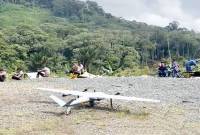 Drone jenis UAV-VTOL (Unmanned Aerial Vehicle Vertical Take-Off and Landing) yang dioperasikan Direktorat Samapta Polda Kalsel dalam misi pencarian helikopter BK 117-D3 yang hilang di kawasan pegunungan Mangkilang, Kecamatan Mantewe, Kabupaten Tanah Bumbu. (SuarIndonesia/ist)