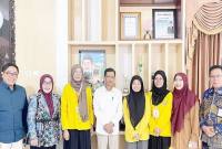 Foto bersama Rektor ULM Ahmad Alim Bachri bersama kafilah ULM yang mengikuti babak final Musabaqah Tilawatil Qur’an (MTQ) Mahasiswa Internasional 2025. (Foto: Istimewa)