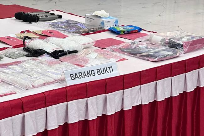 Barang bukti narkoba yang disita Ditresnarkoba Polda Kaltim, dengan dalam mengungkap perkara narkotika dalam tiga pekan terakhir. (SI/ANTARA/Dok Humas Polda Kaltim)