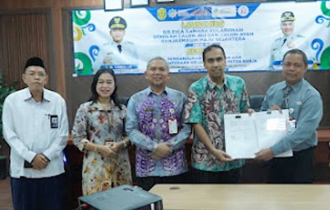 Pemerintah Kota Banjarmasin, Kalsel saat meluncur program sekolah calon ibu dan calon ayah Banjarmasin Maju Sejahtera atau disingkat Sis Cica Bamara 2025 untuk menjaga ketahanan keluarga, di Banjarmasin, Selasa (23/9/2025). (SI/ANTARA)