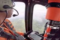 Tim SAR saat operasi pencarian jalur udara hari kedua terhadap helikopter tipe BK117 D3 yang hilang kontak di kawasan hutan pegunungan, Desa Mandin Damar, Kecamatan Mentewe, Kabupaten Tanah Bumbu, Kalimantan Selatan, Selasa (2/9/2025). )(SuarIndonesia/ ANTARA/HO-SAR Banjarmasin)