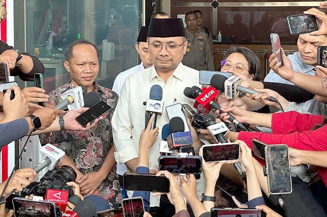 Mantan Menteri Agama Yaqut Cholil Qoumas setelah memenuhi panggilan Komisi Pemberantasan Korupsi sebagai saksi dalam penyidikan kasus dugaan korupsi penentuan kuota dan penyelenggaraan ibadah haji pada Kementerian Agama tahun 2023-2024, di Gedung Merah Putih KPK, Jakarta, Senin (1/9/2025). (ANTARA/Rio Feisal)
