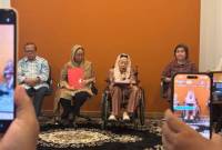 Ketua Pengurus Besar Nahdlatul Ulama (PBNU) Alissa Qothrunnada Wahid (kedua kiri) dan Uskup Agung Jakarta Kardinal Ignatius Suharyo Hardjoatmodjo (kiri), Sinta Nuriyah Wahid (kedua kanan) dan Guru Besar UI Francisia Saveria Sika Ery Seda dalam konferensi pers Gerakan Nurani Bangsa di Jakarta, Rabu (3/9/2025). (ANTARA/Prisca Triferna)