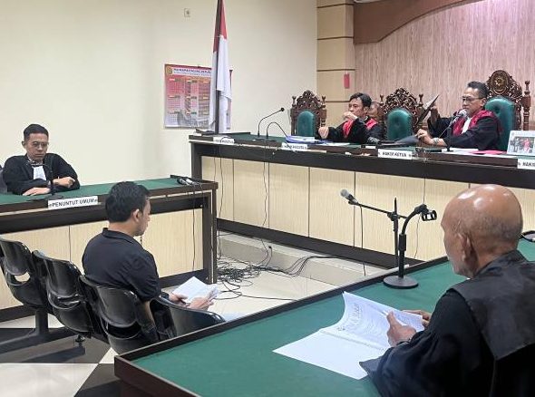 M. Reza Arpiansyah, membacakan pledoi pribadinya, Kamis (18/9/2025). (SuarIndonesia/Ist)