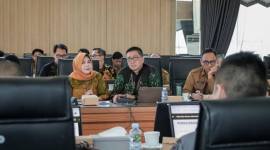 Rapat perdana Panitia Khusus (Pansus) III DPRD Kalsel, Selasa (30/9/2025) (SuarIndonesia/Ist)