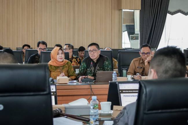 Rapat perdana Panitia Khusus (Pansus) III DPRD Kalsel, Selasa (30/9/2025) (SuarIndonesia/Ist)