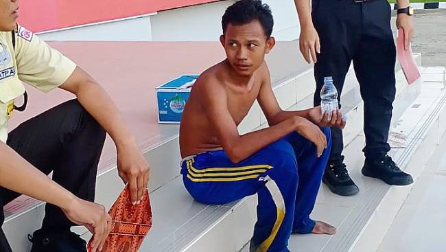 Agung yang dikabarkan hilang di hutan ditemukan tertidur di Masjid Polresta Samarinda. (Foto: Istimewa)