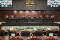 Ketua Mahkamah Konstitusi (MK) Suhartoyo (tengah) memimpin sidang putusan terkait sengketa Pilkada 2024 wilayah Kabupaten Boven Digoel, Kabupaten Barito Utara dan Provinsi Papua di Gedung MK, Jakarta, Rabu (10/9/2025).(ANTARA FOTO/Fauzan)