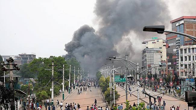 Demo di Nepal Chaos! Gedung-gedung pemerintah dibakar. (REUTERS/Adnan Abidi)