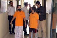 Dukun cabul (kanan) diamankan Polres Kubu Raya. (detikKalimantan/Ocsya Ade CP)