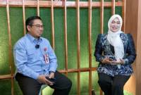 Tenaga Ahli Gubernur Kalsel, Ibnu Sina (Kiri) saat menjadi narasumber podcast Diskominfo. Foto : MC Kalsel