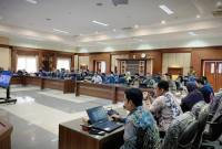 Suasana Rapat Koordinasi Sosialisasi Surat Edaran Gubernur tentang Dukungan Kegiatan Statistik dalam rangka Optimalisasi Cakupan Data Pertumbuhan Ekonomi yang digelar di Ruang Rapat H. Maksid, Banjarbaru, Kamis (4/9/2025). Foto : MC Kalsel