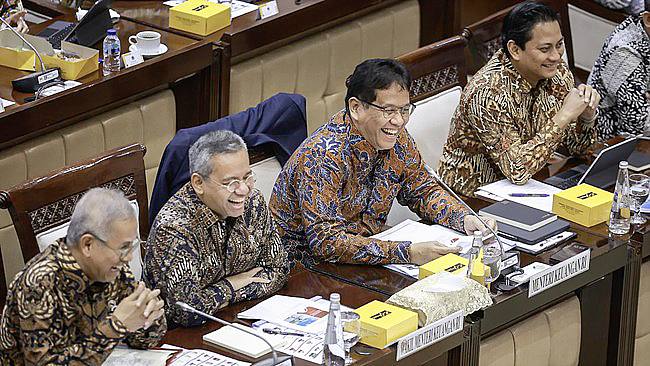 Prabowo Subianto menyetujui ide Menkeu Purbaya menarik Rp200 triliun uang pemerintah yang di BI. Nantinya, uang tersebut akan ditebar ke bank umum. (ANTARA FOTO/Dhemas Reviyanto)
