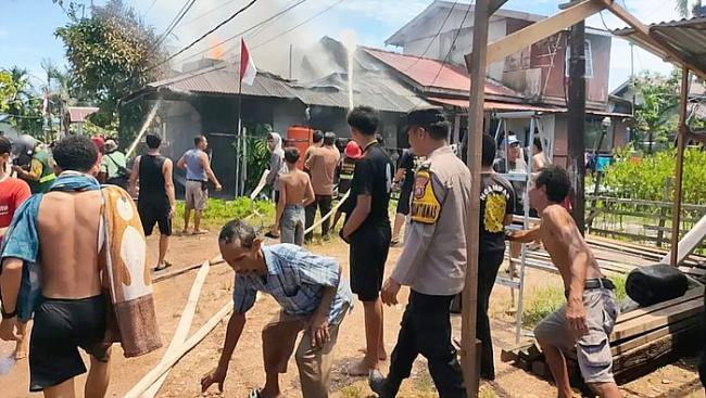 Rumah terbakar di Kubu Raya berawal dari suami bakar kasur usai cekcok rumah tangga. (Foto: Dok Istimewa)