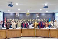 Konferensi pers pembentukan tim independen lembaga nasional hak asasi manusia untuk pencarian fakta peristiwa unjuk rasa dan kerusuhan Agustus—September 2025 di Kantor Komnas HAM, Jakarta, Jumat (12/9/2025). (ANTARA/Fath P Mulya)