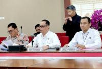 Wakil Direktur Penindakan Kortastipidkor Polri Kombes Pol Bhakti Eri Nurmansyah (tengah) berbicara dalam konferensi pers di Gedung Bareskrim Polri, Jakarta, Selasa (21/10/2025). (ANTARA/Nadia P Rahmani)