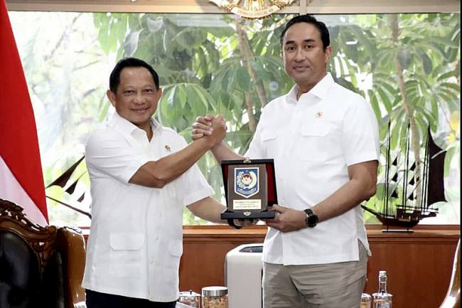 Menteri Dalam Negeri Tito Karnavian menerima audiensi Kepala Badan Narkotika Nasional (BNN) RI Komjen Pol Suyudi Ario Seto. (ANTARA/DOK Kemendagri)