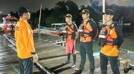 Personel Tim SAR sedang melakukan persiapan untuk melakukan pencarian korban tenggelam di Kabupaten Berau. (ANTARA/HO-KPP Balikpapan)