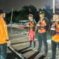 Personel Tim SAR sedang melakukan persiapan untuk melakukan pencarian korban tenggelam di Kabupaten Berau. (ANTARA/HO-KPP Balikpapan)