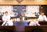 Tangkapan layar - Wakil Menteri Hukum Edward Omar Sharif Hiariej (tengah) dalam acara Uji Publik RUU tentang Tata Cara Pelaksanaan Pidana Mati yang dipantau secara daring di Jakarta, Rabu (8/10/2025). (@YouTube/Ditjenppkemenkum/Agatha Olivia Victoria)