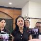 Artis Nikita Mirzani memberikan keterangan kepada wartawan usai sidang pembacaan putusan terkait kasus dugaan pemerasan disertai ancaman dan tindak pidana pencucian uang (TPPU) di Pengadilan Negeri Jakarta Selatan, Jakarta, Selasa (28/10/2025). (ANTARA/Luthfia M Putri)