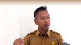 Kepala SRT 55 Kotim Nikkon Bhastari menerangkan terkait Kurikulum Plus yang diterapkan di sekolahnya, Rabu (1/10/2025). (ANTARA/Devita Maulina)