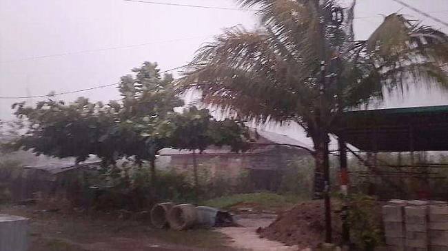 Foto ilustrasi - Hujan lebat disertai angin kencang melanda kota Palangka Raya, Kalimantan Tengah, Sabtu (31/8/2024) tahun lalu. (Foto: Dok RRI/Aga)
