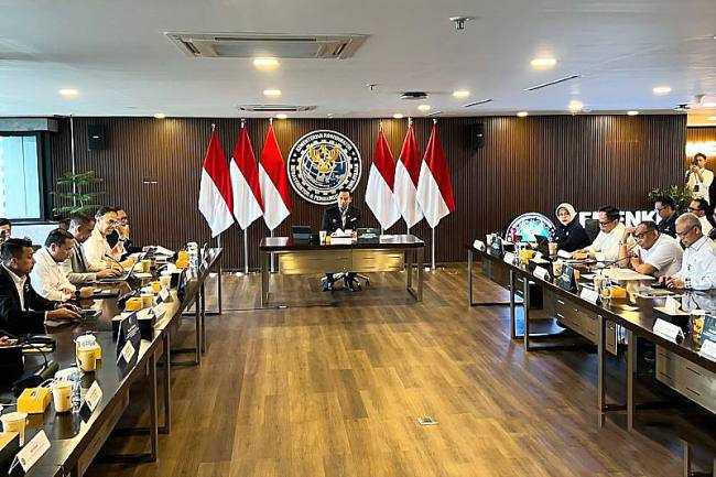 Menteri Koordinator Bidang Infrastruktur dan Pembangunan Kewilayahan Agus Harimurti Yudhoyono (AHY) memimpin Rapat Koordinasi Tingkat Menteri terkait Implementasi Rencana Aksi Nasional Penanganan Kendaraan Lebih Dimensi dan Lebih Muatan atau ODOL di Jakarta, Senin (6/10/2025). (ANTARA/Harianto)