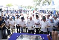 Gubernur Kalimantan Selatan, H. Muhidin meresmikan kantor baru Bank Kalsel Cabang Pembantu Pemprov Banjarbaru, Jumat (10/10/2025) yanh didampingi Direktur Utama Bank Kalsel, Fachrudin dan Sekretaris Daerah Provinsi Kalsel, M. Syarifuddin, ditandai pemotongan bogam melati yang dilanjutkan penandatanganan prasasti. (Foto:HumasBankKalsel)