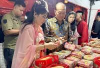 Perayaan festival kue bulan atau moon cake di kota Singkawang, Kalimantan Barat. (ANTARA/Narwati)