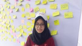 Sherlyn Aurelia Setianto, Siswi Kelas 12 SMAN Banua Kalsel Bilingual Boarding School yang sekarang menjadi Sekolah Garuda saat memberikan keterangan kepada awak media di Gambut, Kabupaten Banjar, Rabu (8/10/2025). (ANTARA/Gunawan Wibisono)