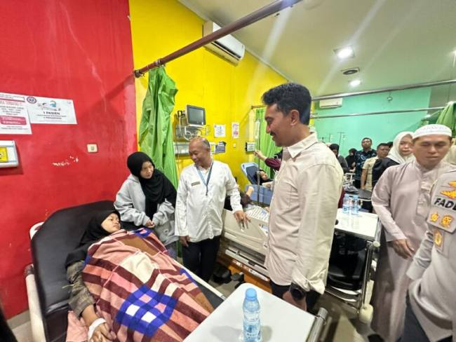 Bupati Banjar H Saidi Mansyur mengunjungi pelajar yang terdampak MBG di Kabupaten Banjar. (Foto: ISTIMEWA)