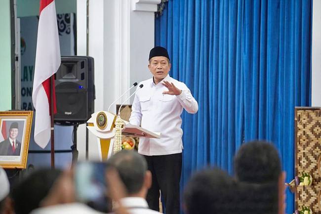 PMenteri Koperasi (Menkop) Ferry Juliantono memberikan keterangan dalam Musyawarah Dewan Koperasi Indonesia tingkat wilayah (Dekopinwil) Jawa Barat tahun 2025, di Gedung Sate Bandung, Jawa Barat, Senin (20/10/2025). (ANTARA/Ricky Prayoga)
