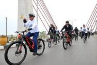 Sambil gowes Gubernur Kalsel saat menghadiri Banua QRIStival 2025. Foto : MC Kalsel