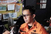 Direktur Operasi Basarnas Laksamana Pertama TNI Yudhi Bramantyo saat menyampaikan perkembangan tentang korban Ponpes Al Khoziny di Sidoarjo, Minggu (5/10/2025). (ANTARA/Fahmi Alfian)