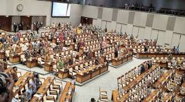 Sejumlah Anggota DPR RI menghadiri Rapat Paripurna DPR RI di kompleks parlemen, Jakarta, Kamis (2/10/2025). (ANTARA/Bagus A Rizaldi)