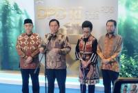 Ketua DPD RI Sultan B Najamudin bersama jajaran Pimpinan DPD RI saat konferensi pers acara DPD Awards 2025 di The Tribrata Hotel and Convention Center di Jakarta, Selasa (28/10/2025). (ANTARA/Bagus A Rizaldi)